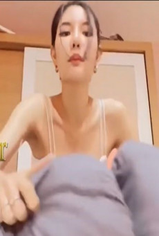 หลุดน้องลูกหว้า โอลี่แฟน sexyangle_lookwa นั่งไลฟ์สดในห้องพี่ชาย เปิดนม400ccหัวนมชมพูให้ดูชัดๆ