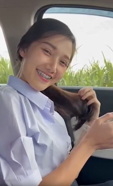 หลุดโอลี่แฟนน้องดรีมndream พี่ชายมารับกลับจากโรงเรียน ถามพี่ชายว่าวันนี้หนูสวยไหม เด็กมันยั่วขนาดนี้