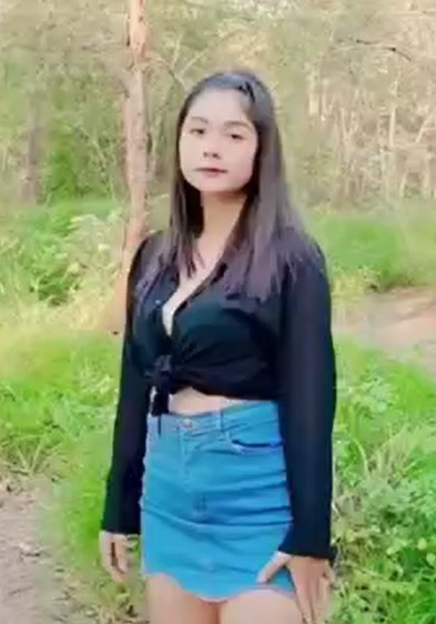 หลุดโอลี่แฟน mintra4444 น้องมินตรา สาวขี้เงี่ยน เปลี่ยนบรรยากาศ นัดเย็ดในป่า